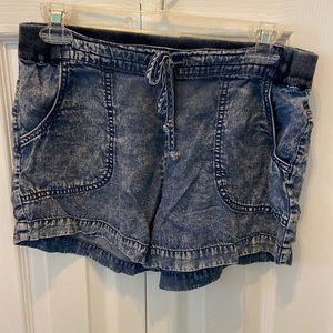 Life in Progress Pull on soft jean-like shorts - Size S